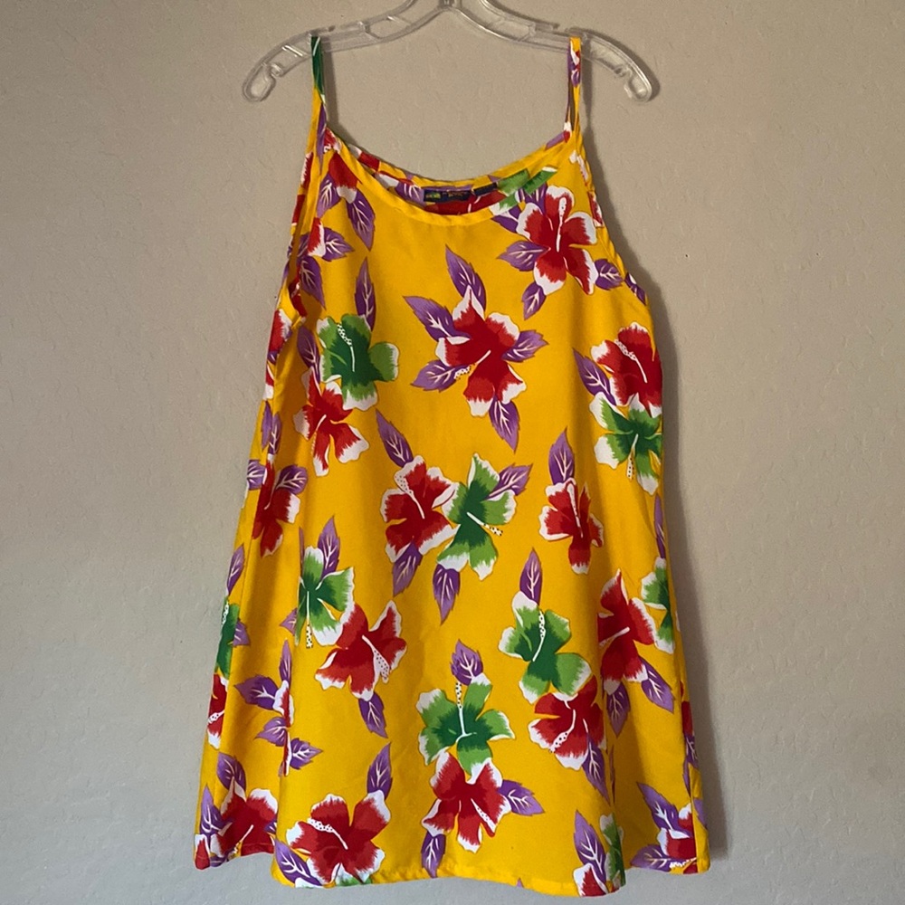 Roundly Bay, large, yellow Hawaiian dress
